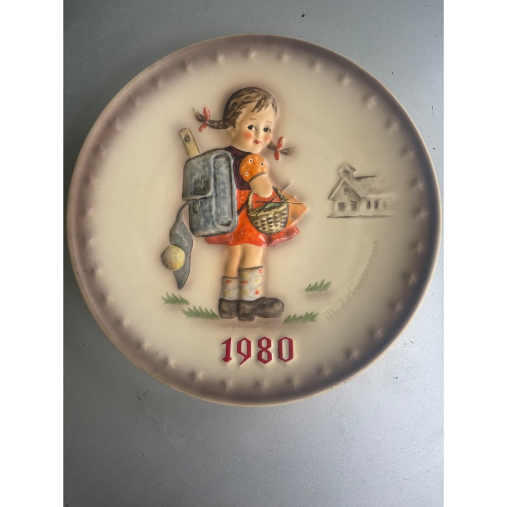 Goebel Hummel 1980 Annual Plate School Girl Hum 273 West Germany 7.5 inch
